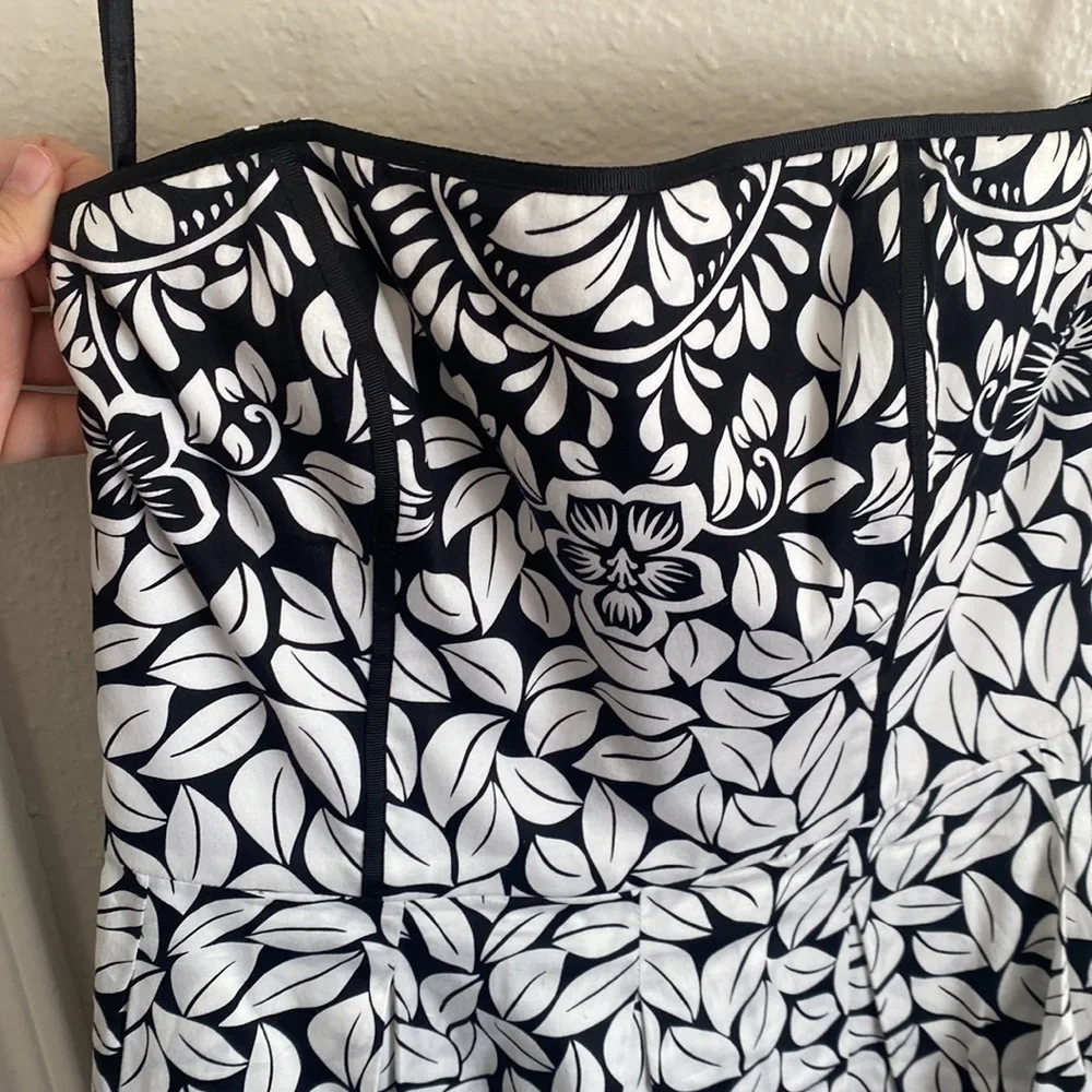 White House Black Market - Size 4 Black & White Floral strapless cocktail dress - Picture 2 of 5